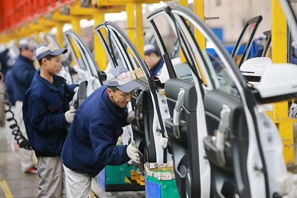 中國經(jīng)濟大盤(pán)"穩"、結構"進(jìn)"