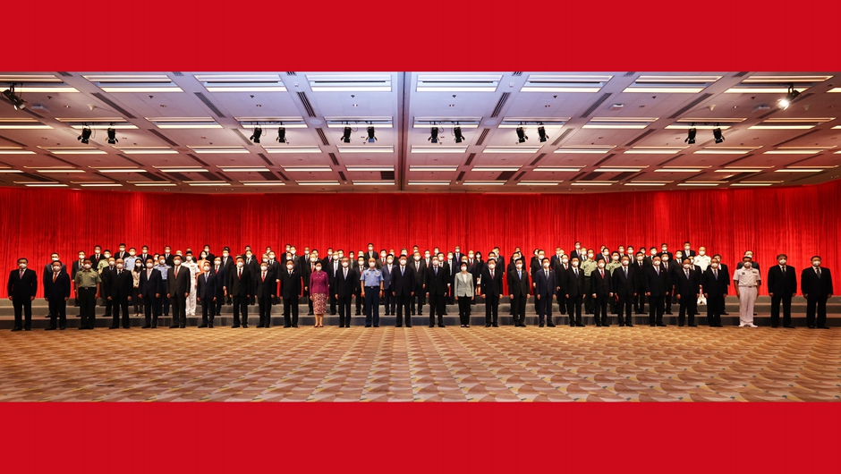 習近平會(huì )見(jiàn)中央駐港機構和主要中資機構負責人