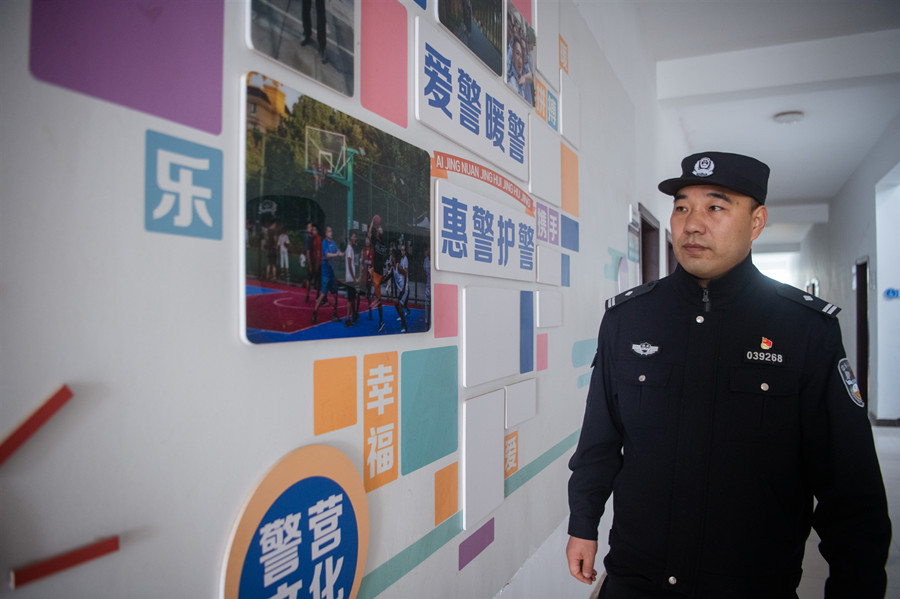 民警涂凱峰獲評“中國網(wǎng)事·感動(dòng)2023”年度網(wǎng)絡(luò )人物