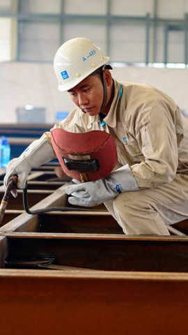 邱明輝:從學(xué)徒成長(cháng)為鋼結構"焊將"