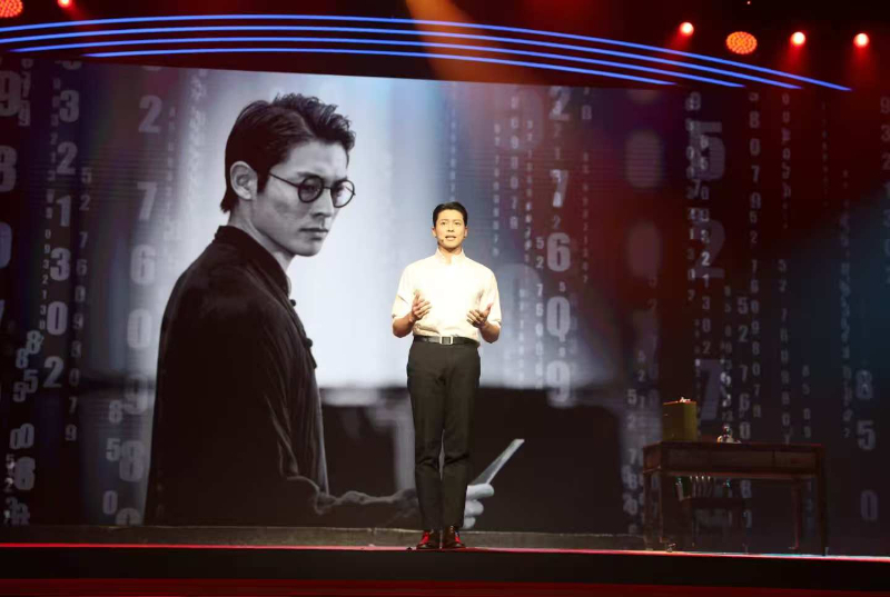 王佳?。骸段液汀袄顐b”》