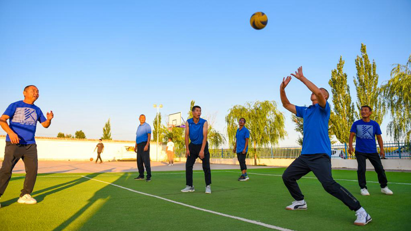 騎馬、放羊、打排球&hellip;&hellip;這些牧民的&ldquo;日常操作&rdquo;贏(yíng)了