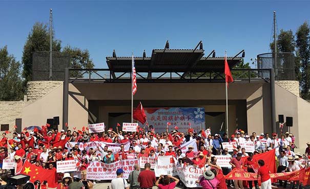 美國華僑華人在加州集會(huì )譴責暴力亂港行徑