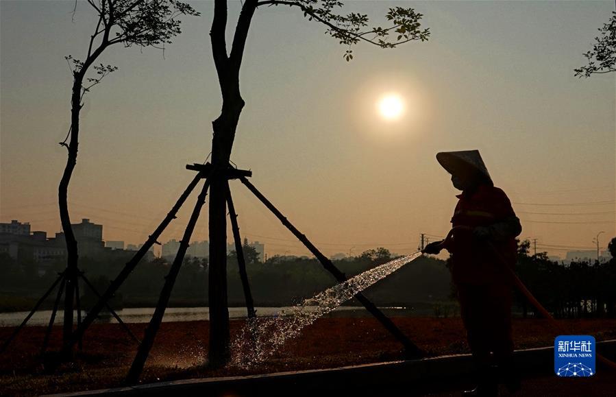 #（社會(huì )）（2）堅守崗位迎新年