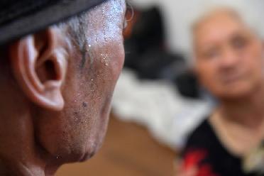 用愛(ài)喚醒&ldquo;植物人&rdquo;老伴