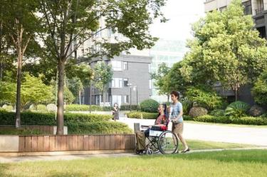 新華全媒＋丨不離不棄，金婚長(cháng)跑因愛(ài)延續