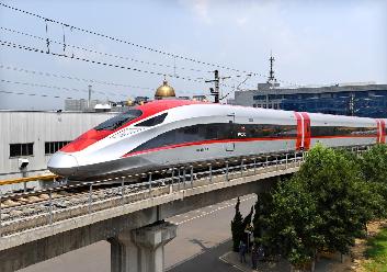 新華全媒+｜我國出口印尼雅萬(wàn)高速動(dòng)車(chē)組在青島下線(xiàn)