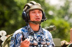 立身為旗的&ldquo;黨代表&rdquo;&mdash;&mdash;記空降兵某部政治教導員余海龍