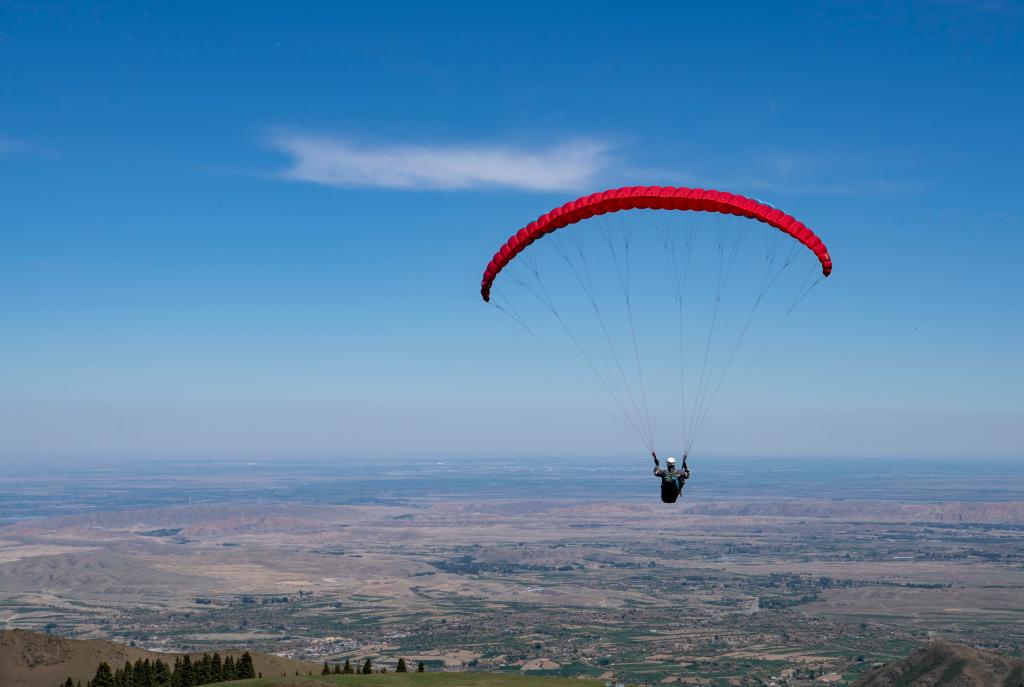 體育地理丨滑翔，瞰大美新疆
