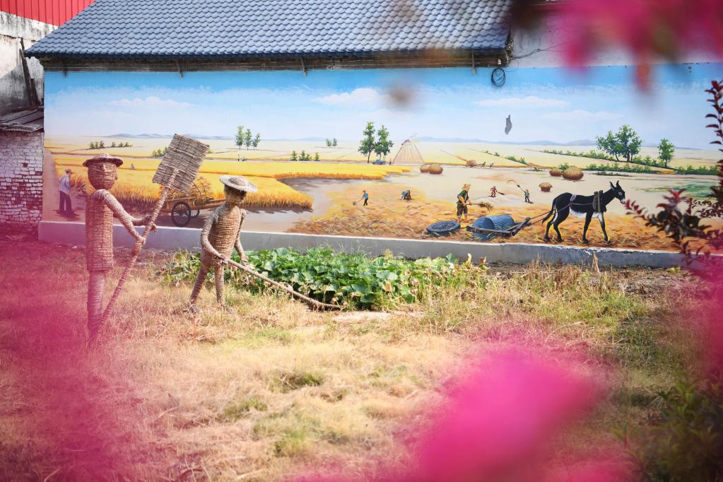 河南舞陽(yáng)：農民畫(huà)為鄉村振興添彩