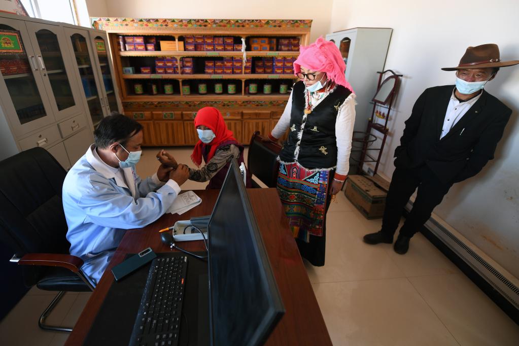 新華全媒+丨&ldquo;80后&rdquo;藏醫扎根海拔4700米偏遠鄉鎮從醫20載