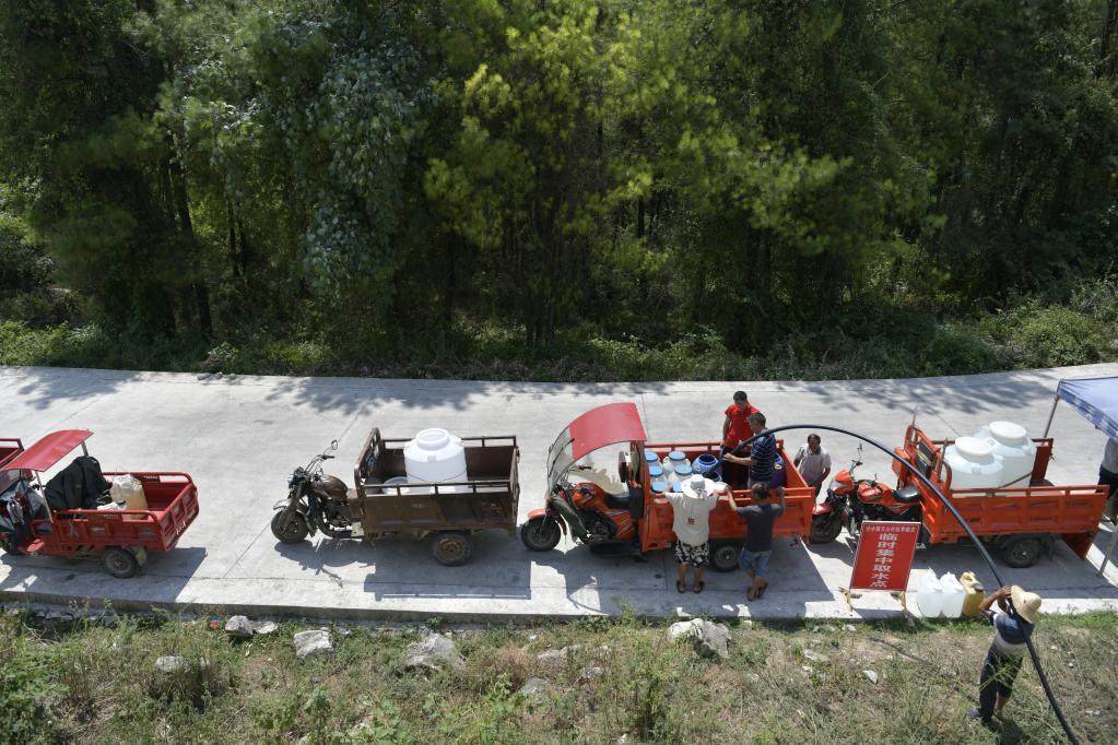 想方設法保障受災地區生產(chǎn)生活&mdash;&mdash;貴州抗旱一線(xiàn)見(jiàn)聞
