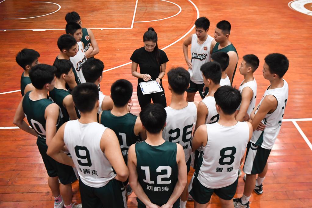 新華全媒+｜是教師也是教練，這個(gè)&ldquo;95后&rdquo;女孩帶出全國冠軍