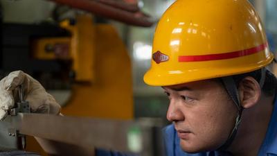 鐵路&ldquo;接骨師&rdquo;羅宇航：焊花朵朵鑄匠心