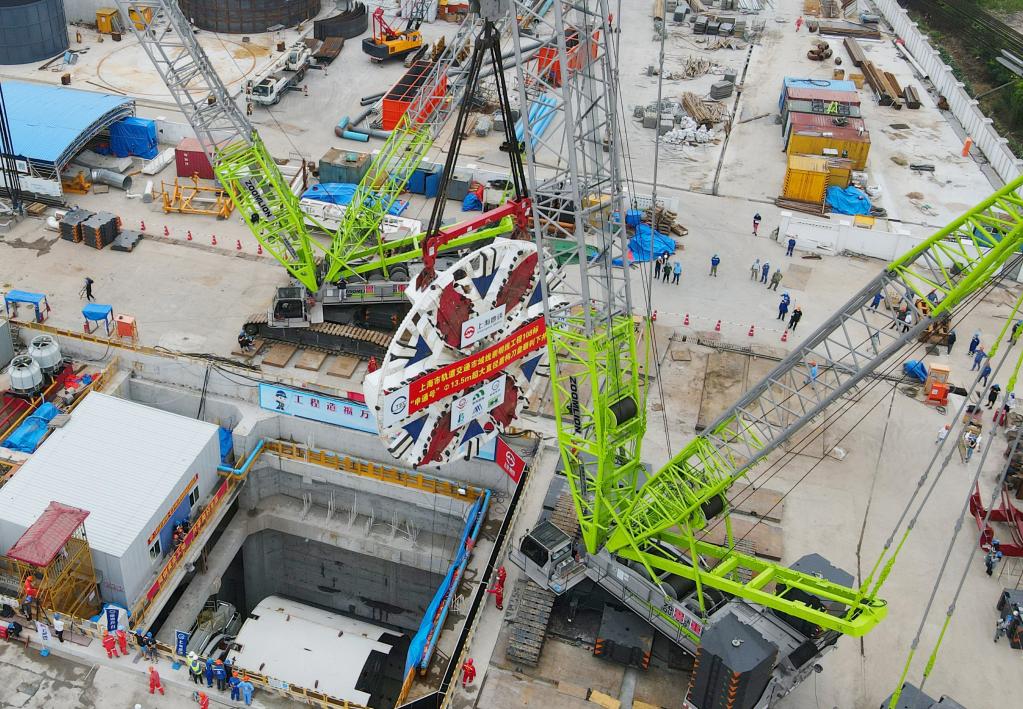 上海：軌道交通崇明線(xiàn)&ldquo;申通號&rdquo;盾構機刀盤(pán)順利下井