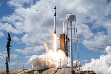 美國&ldquo;龍&rdquo;飛船載美日俄宇航員飛赴國際空間站