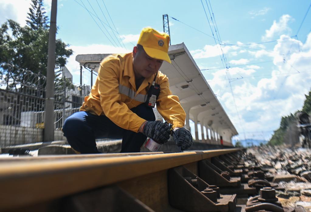 國慶假日：雙胞胎兄弟共同守護南昆線(xiàn)