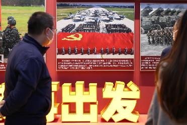 沿著(zhù)中國特色強軍之路闊步前進(jìn)&mdash;&mdash;從&ldquo;奮進(jìn)新時(shí)代&rdquo;主題成就展看新時(shí)代國防和軍隊建設