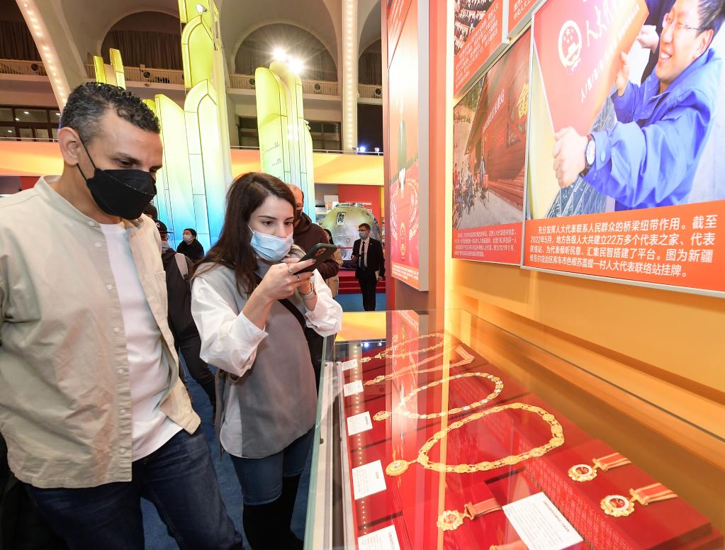 &ldquo;中國取得的非凡成就令人欽佩！&rdquo;&mdash;&mdash;記外國嘉賓參觀(guān)&ldquo;奮進(jìn)新時(shí)代&rdquo;主題成就展