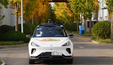 新華全媒+丨探訪(fǎng)國內首個(gè)乘用車(chē)無(wú)人化運營(yíng)試點(diǎn)