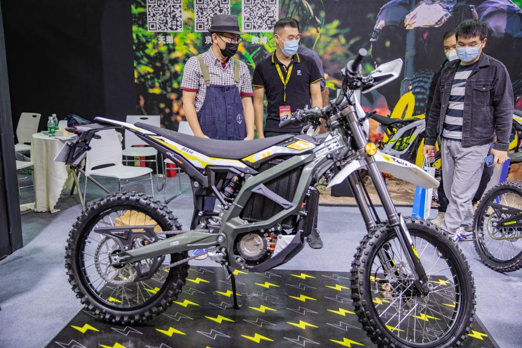 新華全媒+｜第二十屆中國國際摩托車(chē)展覽會(huì )在重慶舉行 電動(dòng)兩輪車(chē)受關(guān)注
