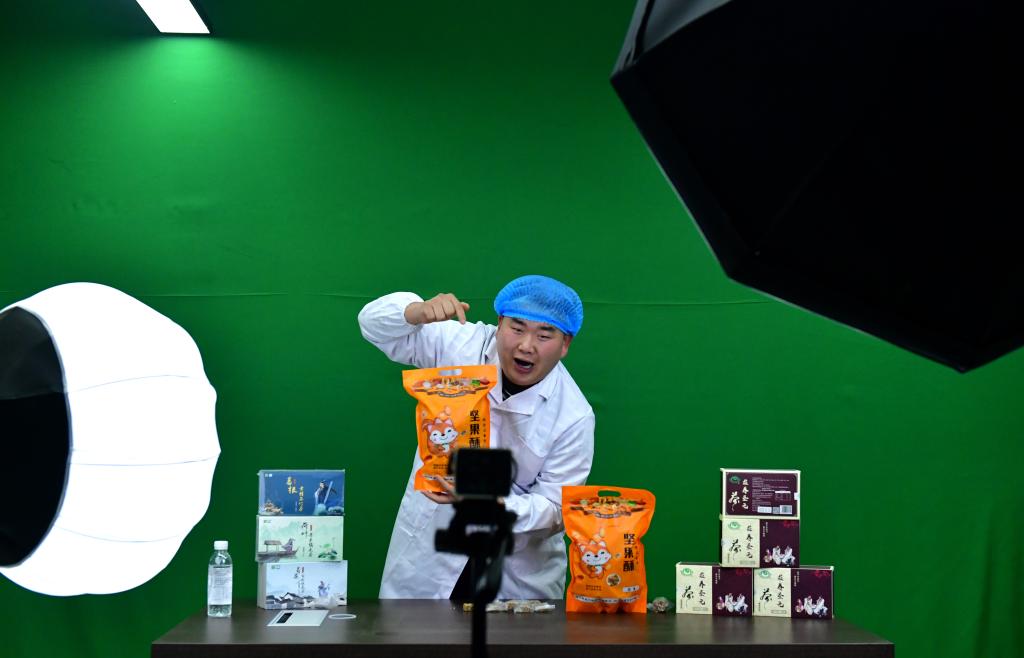 河南夏邑：發(fā)展農村電商 賦能鄉村振興