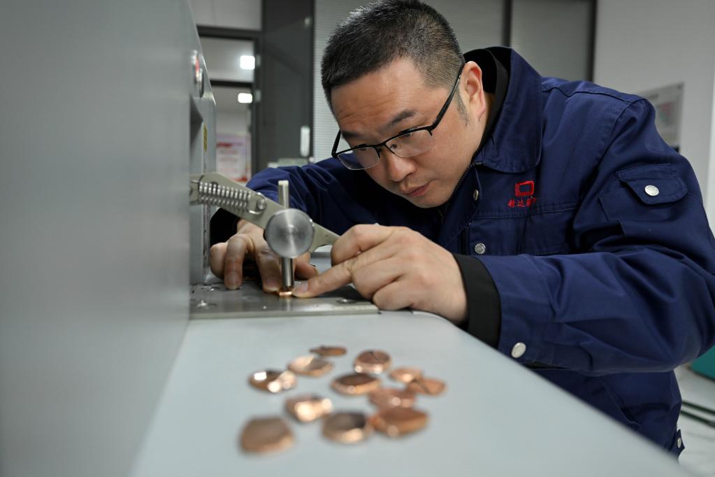 新華全媒+&middot;二十大代表在基層丨蘇保信：深入鉆研勇于創(chuàng  )新 培養更多技能人才