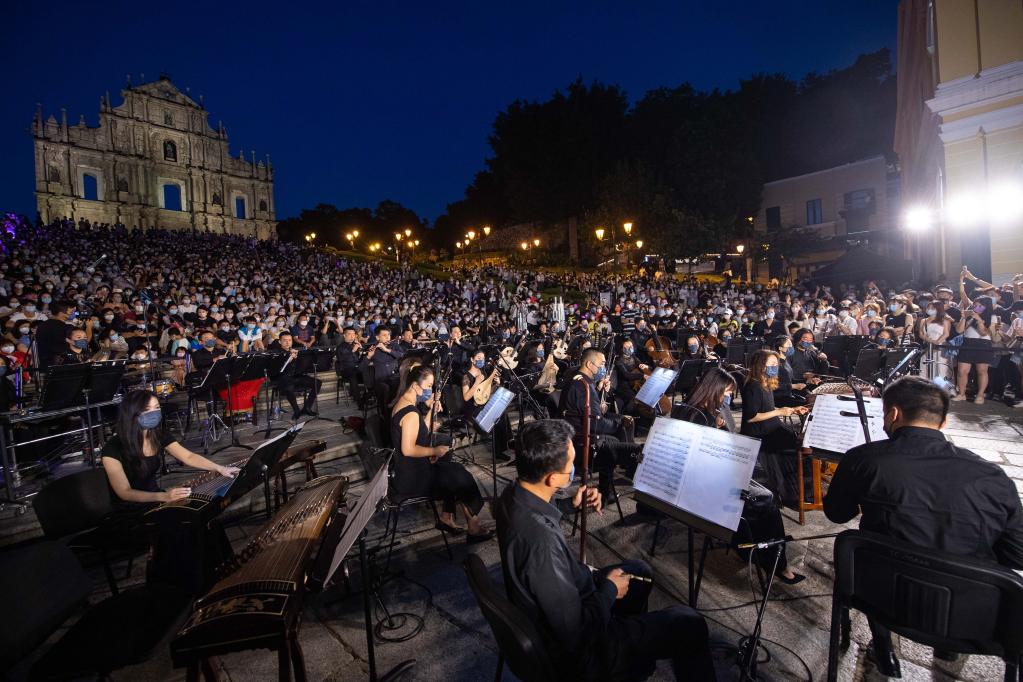 澳門(mén)：大三巴前樂(lè )韻悠揚