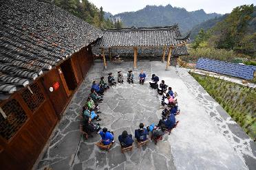 &ldquo;不管多偏遠的地方，都不會(huì )被落下&rdquo;&mdash;&mdash;十八洞村里宣講二十大精神的&ldquo;院壩會(huì )&rdquo;