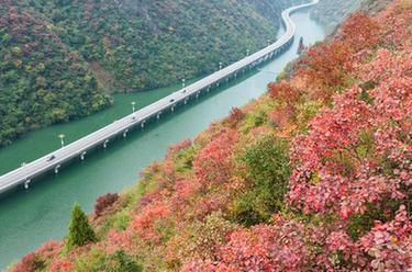 湖北宜昌：&ldquo;水上公路&rdquo;入畫(huà)來(lái)