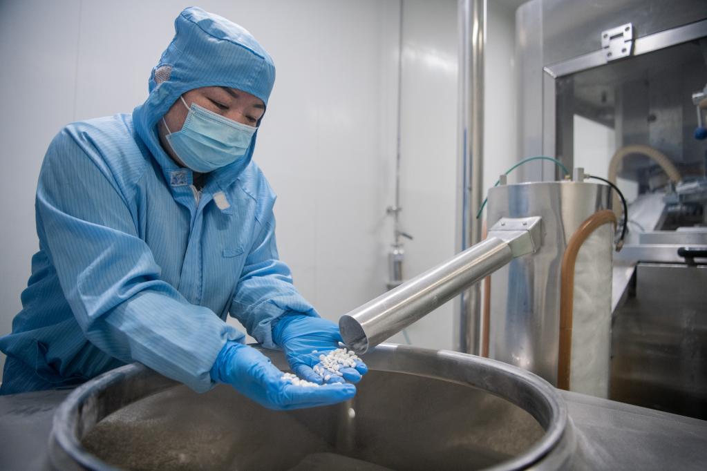 新華全媒+|湖北襄陽(yáng):加緊生產(chǎn)保供布洛芬