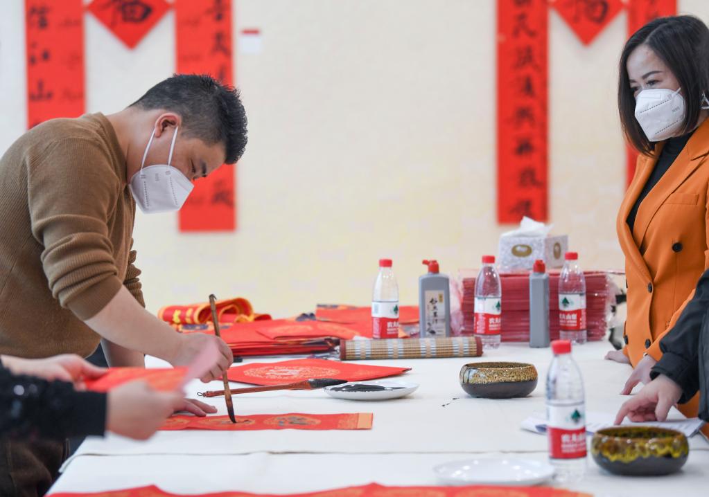 新疆舉辦春聯(lián)展為節日添喜氣