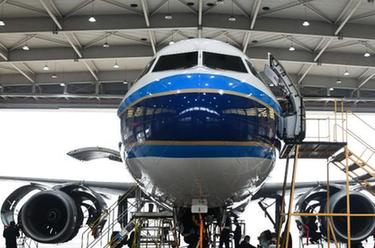 新華全媒+丨?？冢猴w機檢修備春運