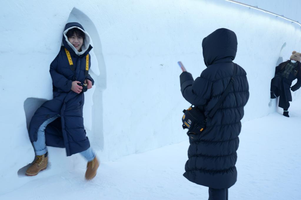 哈爾濱：&ldquo;快樂(lè )&rdquo;雪墻