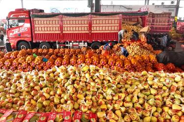 春節臨近 水果市場(chǎng)備貨忙