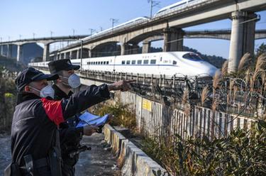 新華全媒+丨守護你，回家的路&mdash;&mdash;鐵警師徒的&ldquo;最后一個(gè)春運&rdquo;與&ldquo;第一個(gè)春運&rdquo;