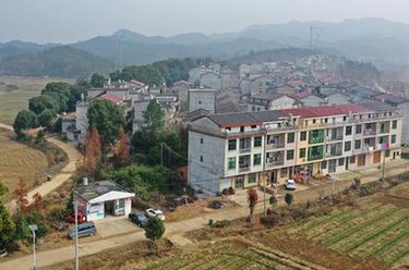 新華全媒＋&middot;新春走基層丨八旬老村醫一家三代守護鄉親健康