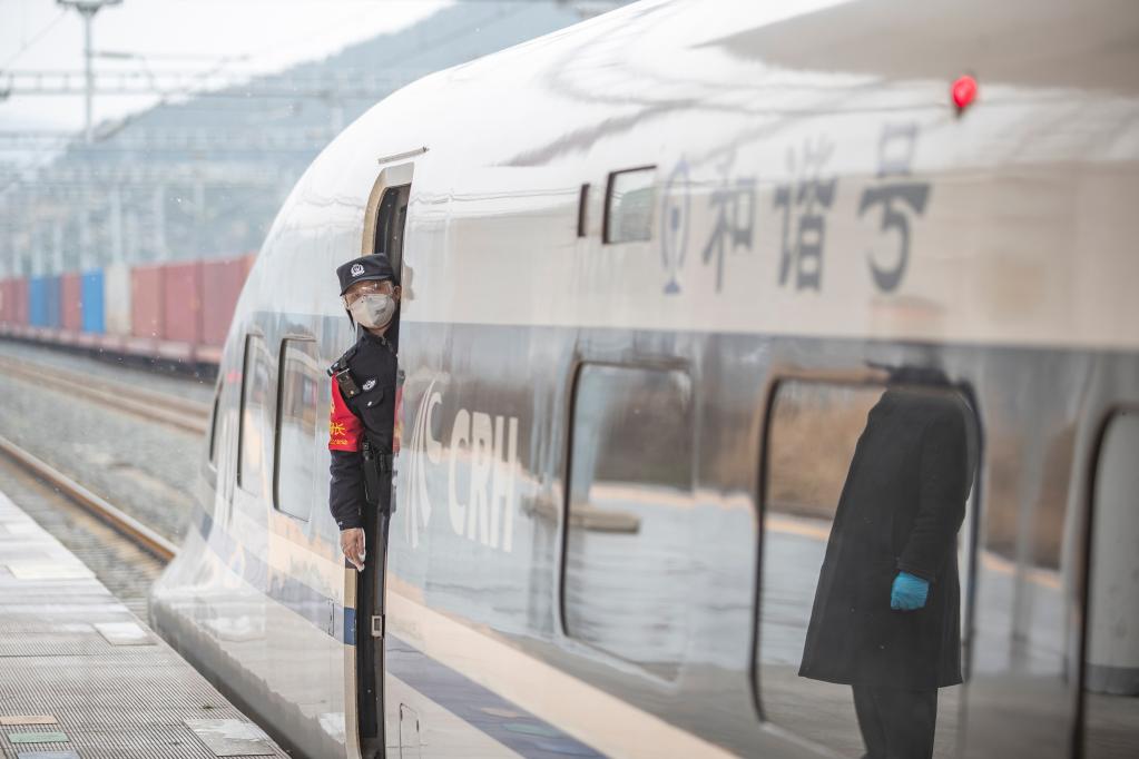 新華全媒+丨一路&ldquo;芳華&rdquo; 護歸途