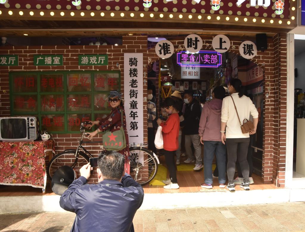 新春走基層丨?？冢候T樓老街年味濃