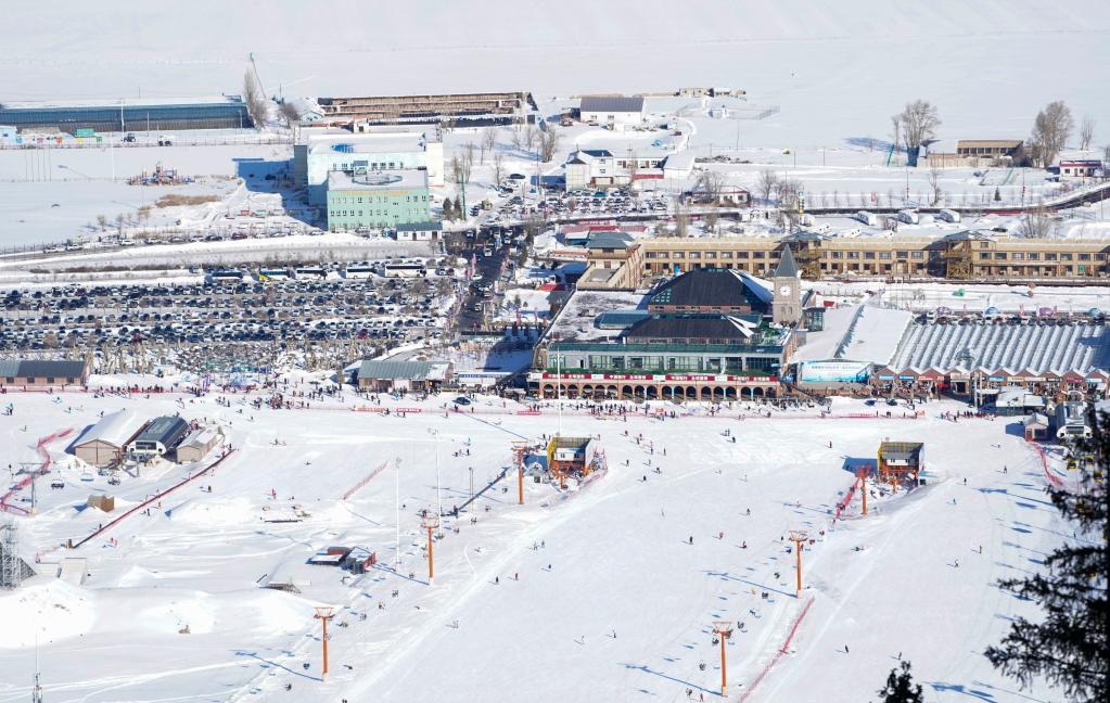 新華全媒+丨天山腳下：冰雪經(jīng)濟&ldquo;熱&rdquo;寒冬