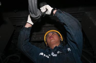 “95后”機車(chē)工長(cháng)的首次春運“大考”