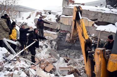 土耳其卡赫拉曼馬拉什?。壕仍ぷ骶o張進(jìn)行