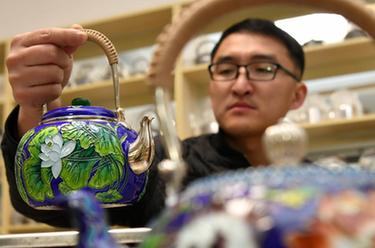 河北滄縣：傳統銀器制作&ldquo;敲&rdquo;開(kāi)致富門(mén)