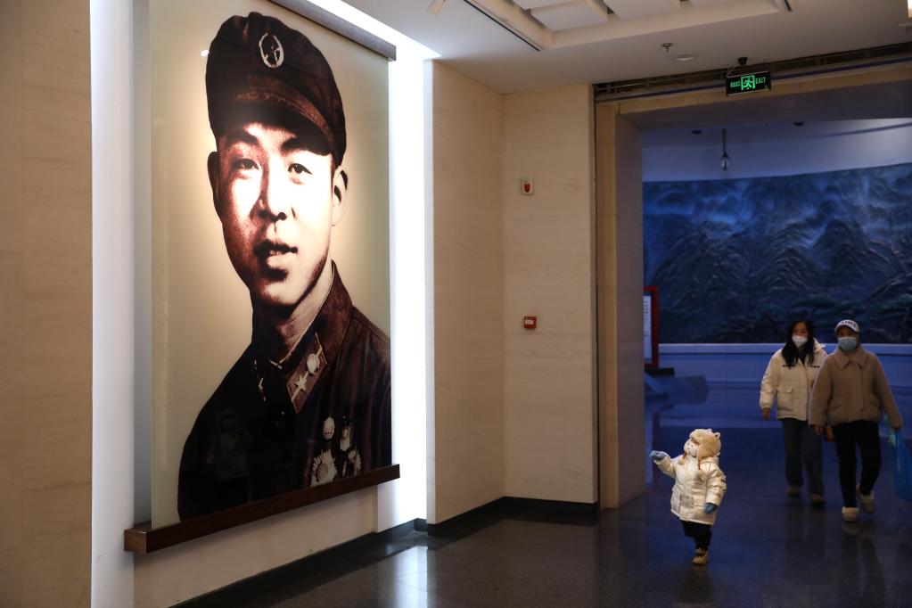 新華全媒+丨你好，雷鋒叔叔！