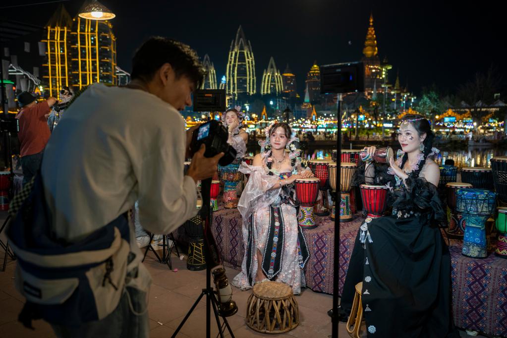 特色旅拍拉動(dòng)傣鄉&ldquo;夜經(jīng)濟&rdquo;