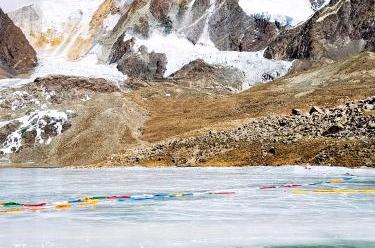 西藏:瓊穆崗嘎冰川美如畫(huà)