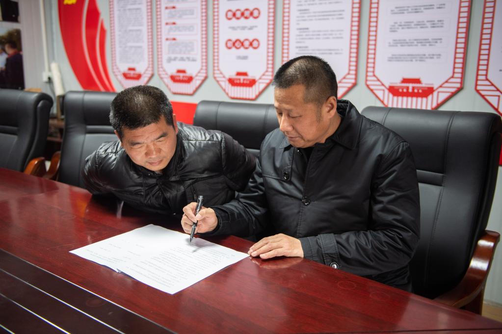 &ldquo;保姆式&rdquo;服務(wù)、智能化工廠(chǎng)、連片化土地&mdash;&mdash;水稻大省湖南春耕一線(xiàn)觀(guān)察