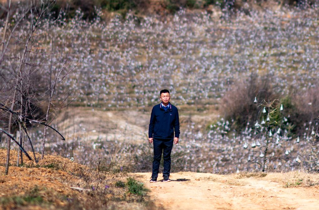 新華全媒+丨代表履職故事——袁海波:來(lái)自農民工 為了農民工