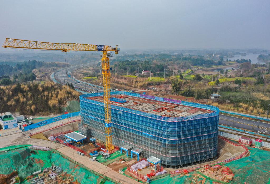 四川大學(xué)華西東部醫院首樓順利封頂