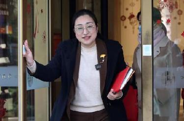 新華全媒+&middot;代表風(fēng)采錄｜盛弘：在家門(mén)口踐行全過(guò)程人民民主